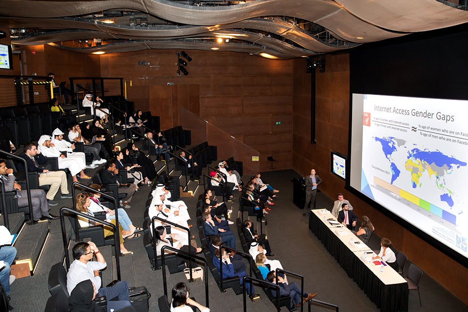 جامعة حمد بن خليفة تشارك في تنظيم مؤتمر عن أدوات التواصل الاجتماعي والقانون 