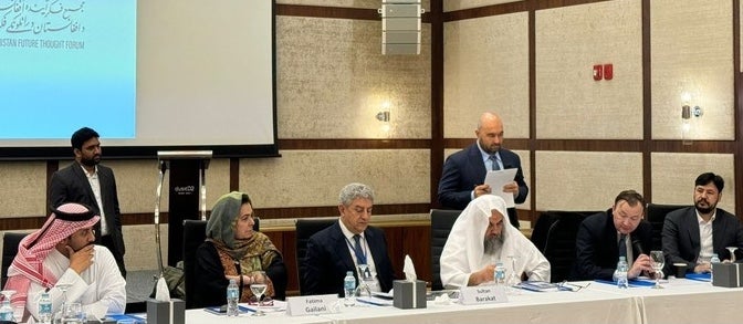 المشاركون بالمنتدى يعرضون رؤاهم وأفكارهم حول الوضع الراهن في أفغانستان. 