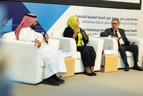 المشاركون في السلسلة يناقشون المفاهيم التي تشكل منظومة الصحة النفسية الجامعية في دول مجلس التعاون الخليجي.