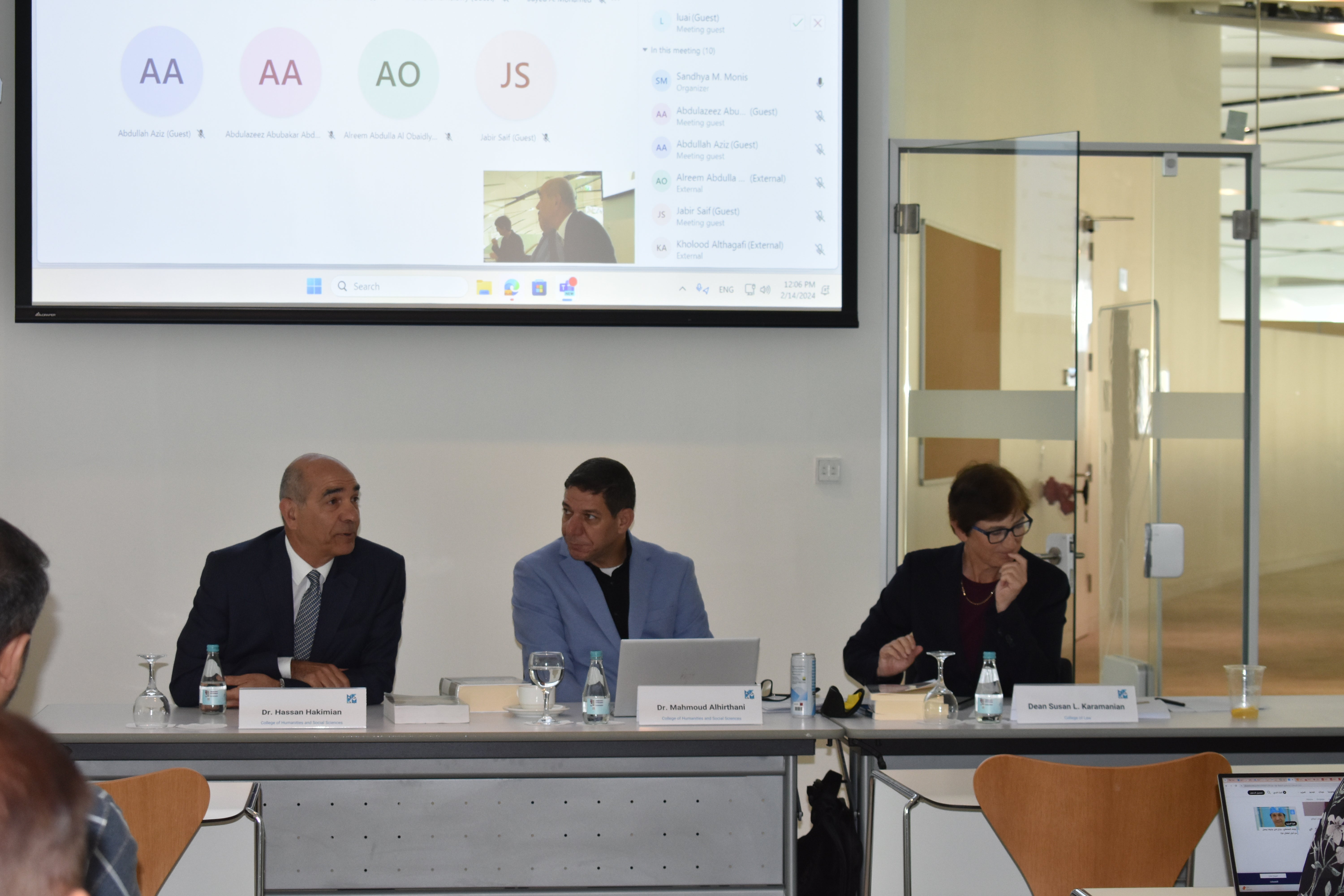 المتحدثون خلال الندوة