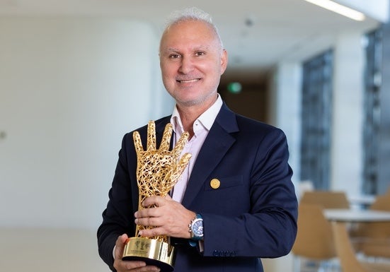 HH the Amir Bestows Award on College of Law Professor