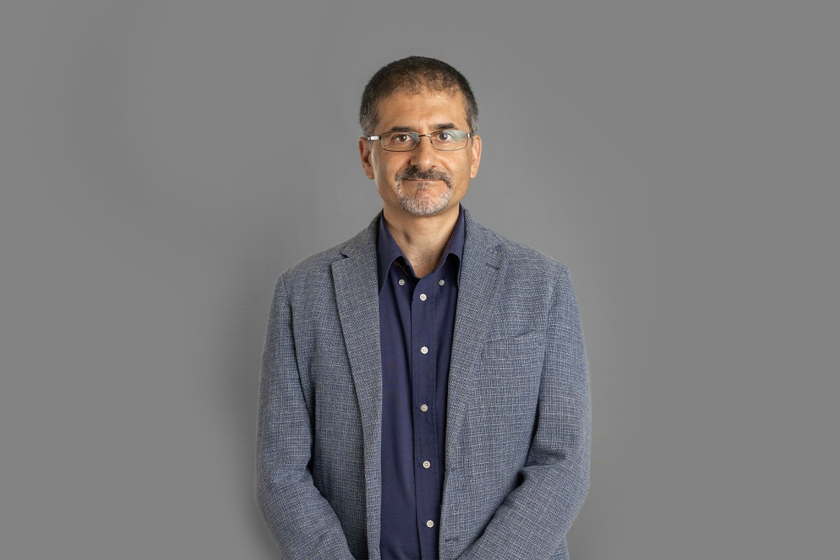 انتخاب الدكتور روبرتو دي بيترو لــ "زمالة" معهد مهندسي الكهرباء والإلكترونيات