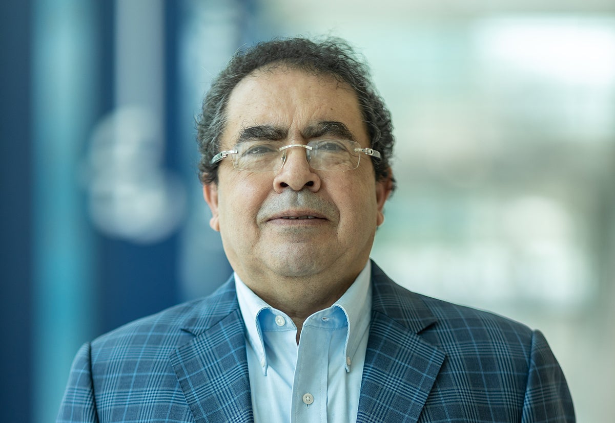 حوار مع الدكتور منير حمدي 