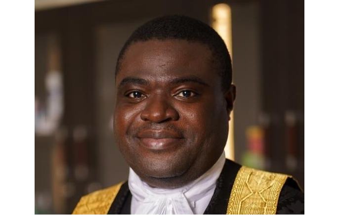 الدكتور داميلولا أولاوي 