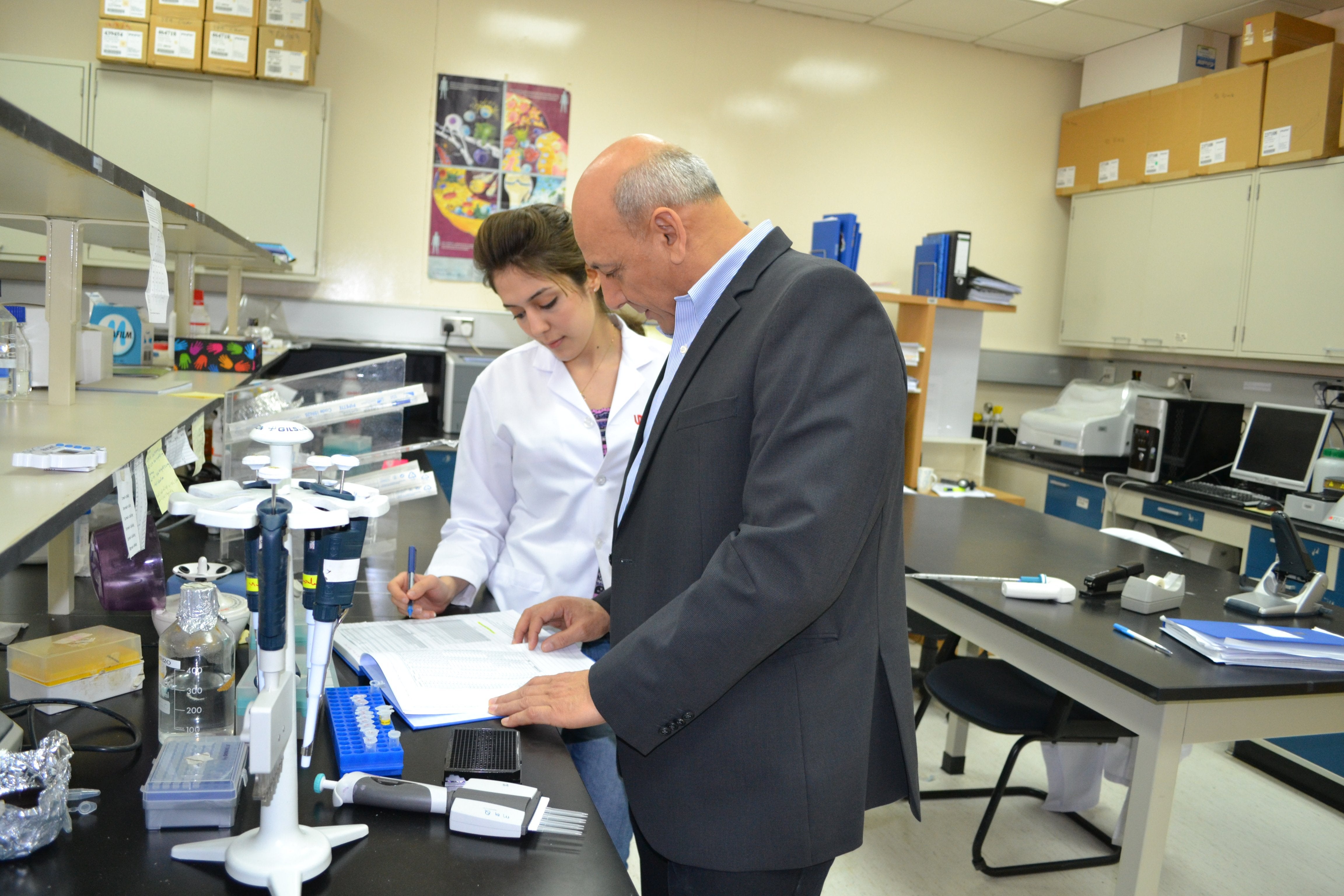 اختيار جامعة حمد بن خليفة لاستخدام تقنية طوّرها علماء معهد قطر لبحوث الطّبّ الحَيَويّ  في قطر، للتحقق من تجارب سريرية مهمة خاصة بإنتاج لقاح ضد مرض باركنسون