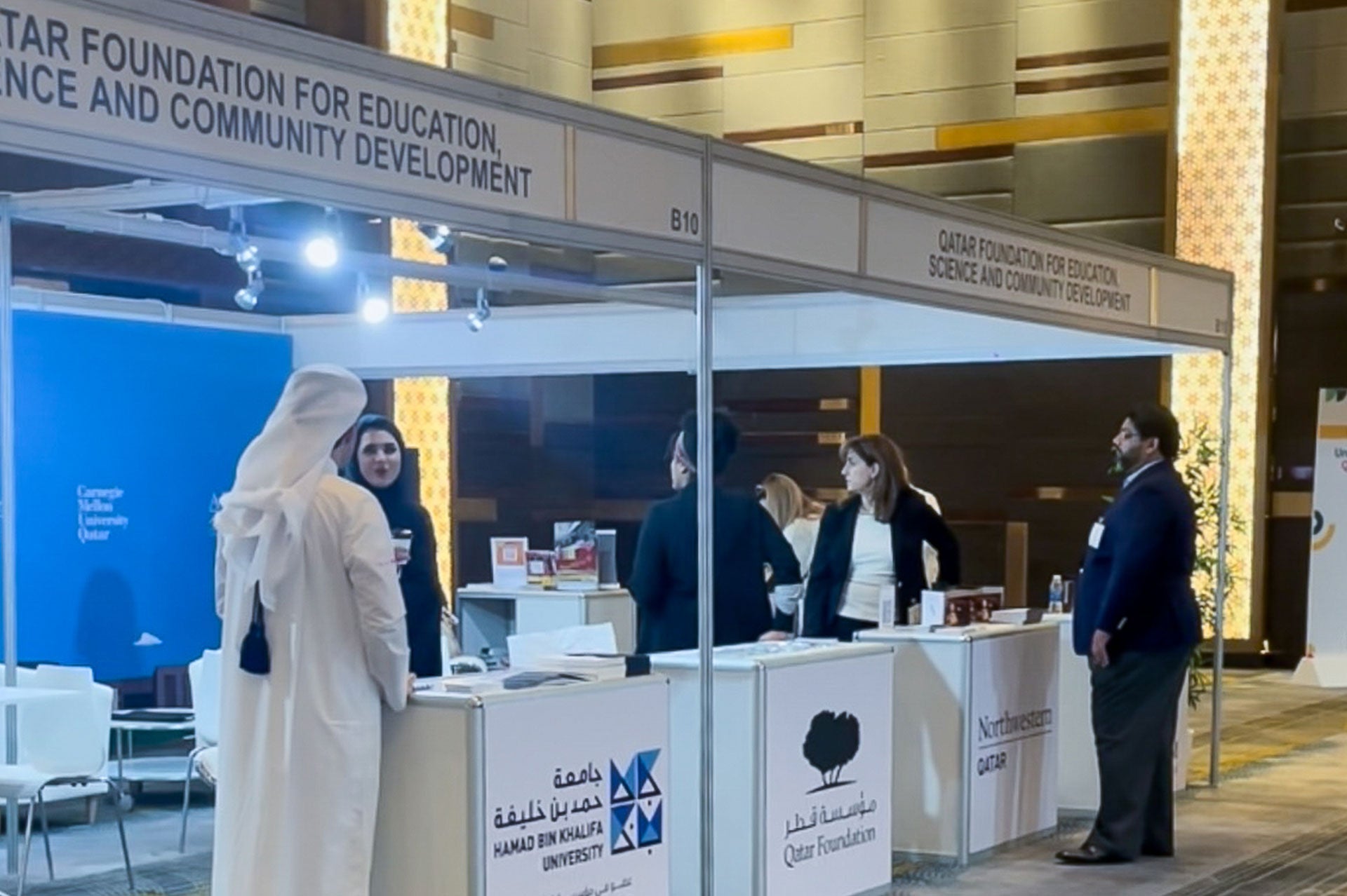 جامعة حمد بن خليفة تتواصل مع الطلاب المحتملين في معرض الجامعات 2022 