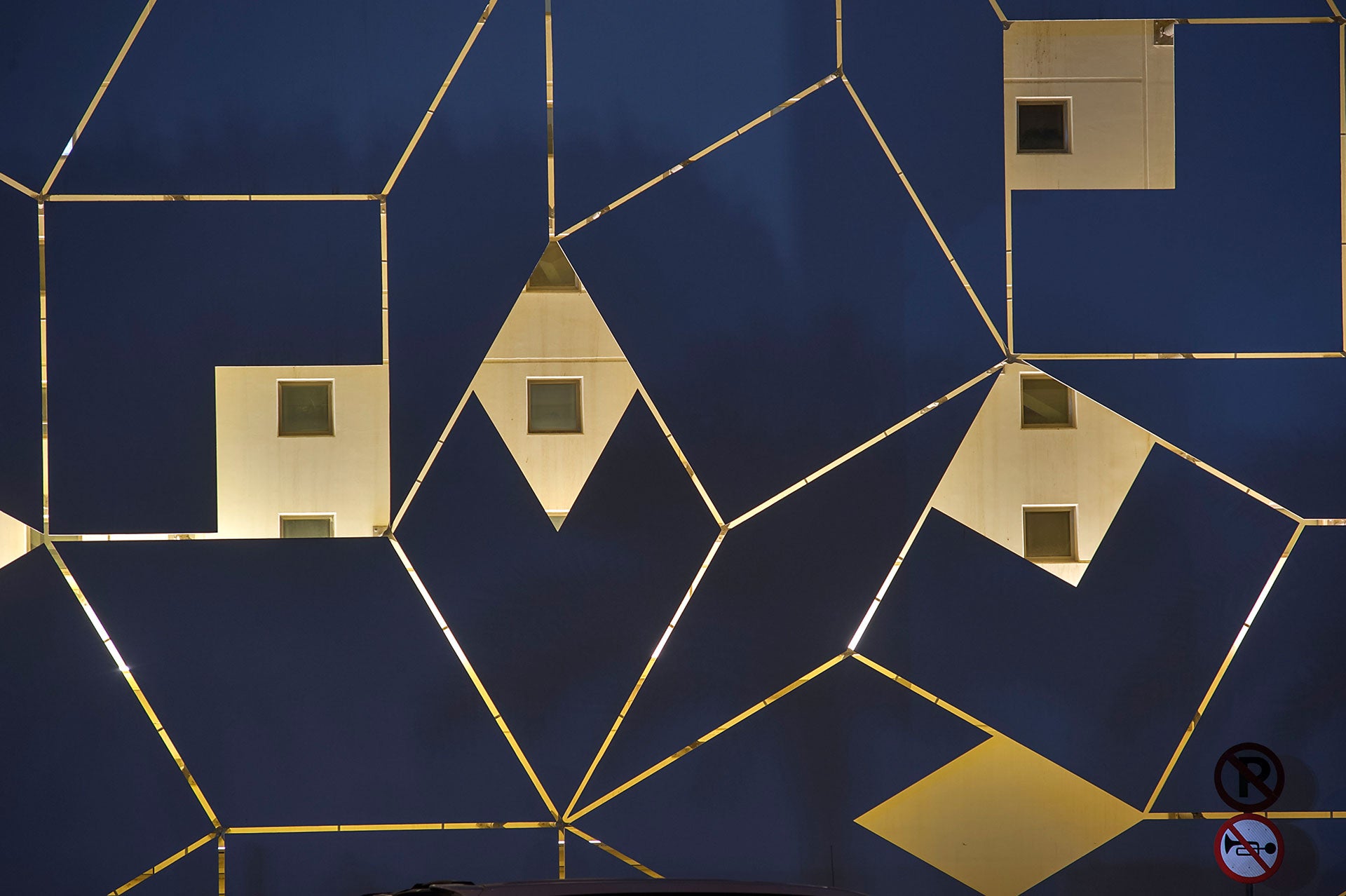 طلاب جامعة حمد بن خليفة يتصدرون قوائم برنامج المنح الدراسية لطلاب الدراسات العليا