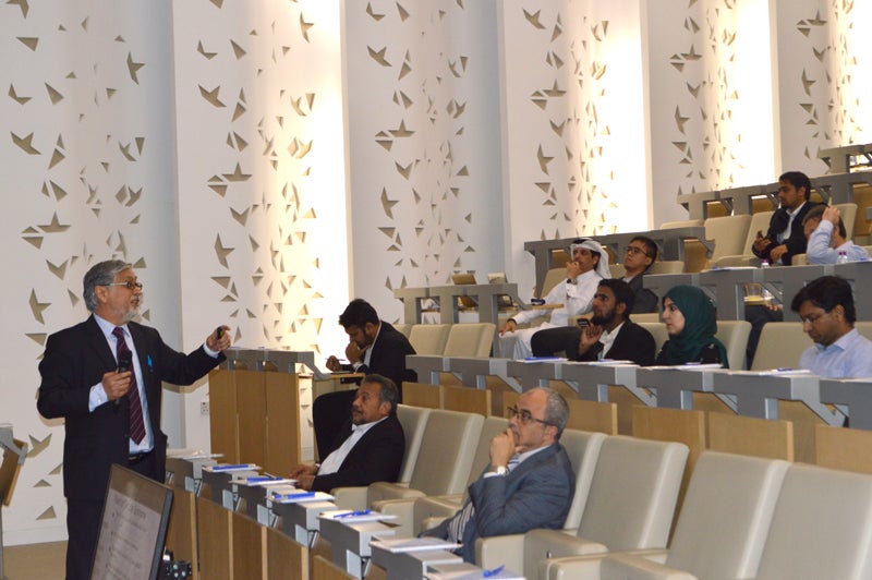 كلية الدراسات الإسلامية بجامعة حمد بن خليفة تستعرض تطور الاقتصاد الدائري