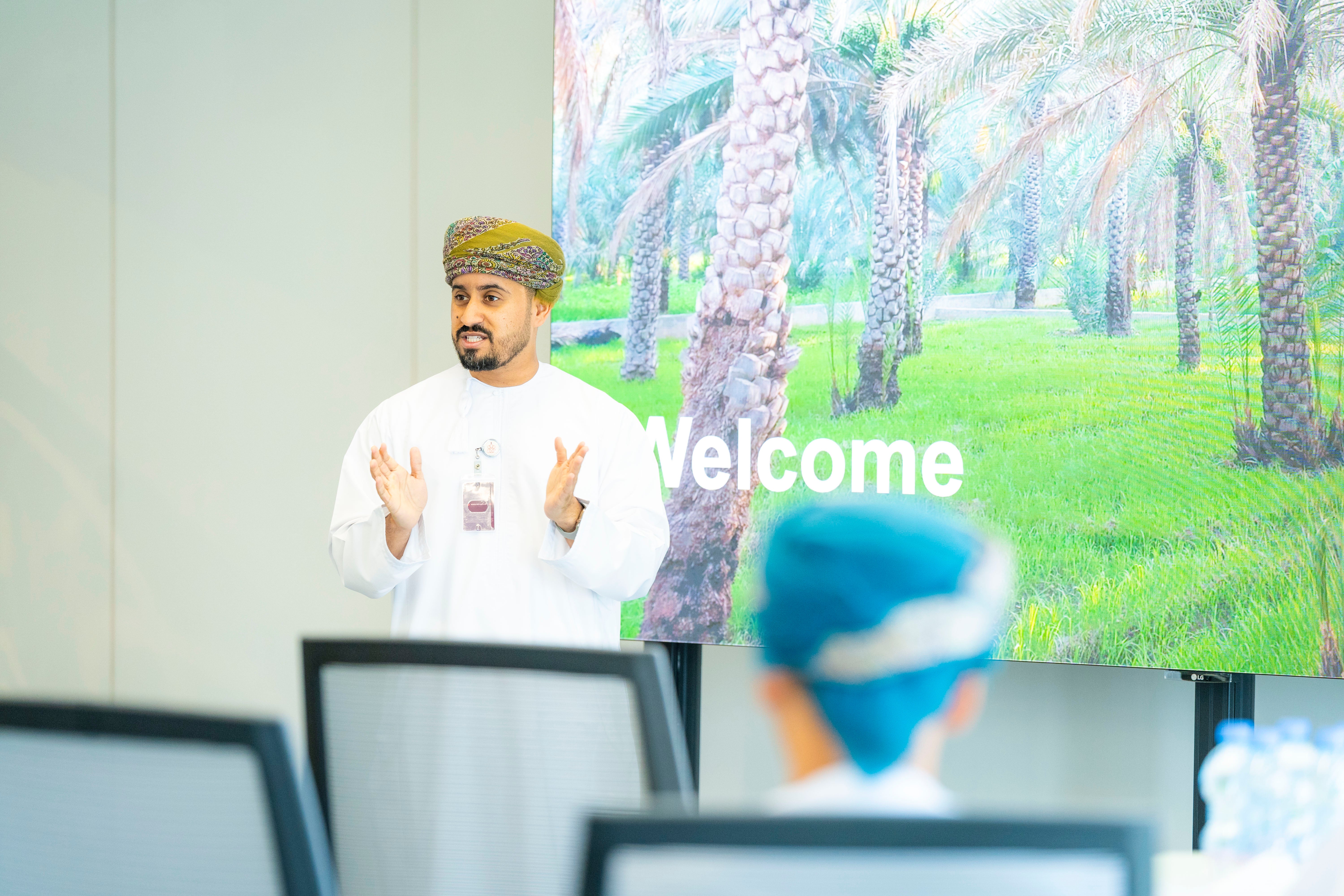 جامعة حمد بن خليفة تنظم دورة ”الرواد“ ضمن برنامج القيادات المستقبلية بالأكاديمية السلطانية للإدارة