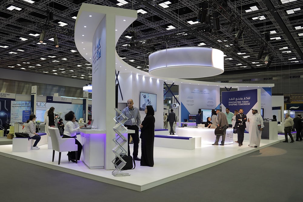 قدمت جامعة حمد بن خليفة 15 عرضًا بحثيًا عبر كلية العلوم والهندسة، ومعهد قطر لبحوث الحوسبة، ومنصات التعليم الرقمي.  