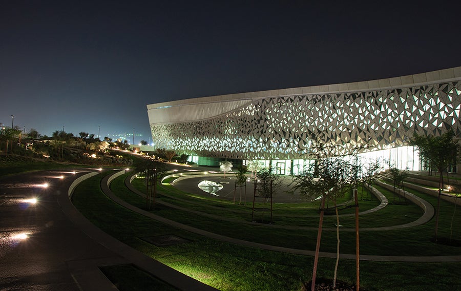 كلية القانون تعقد جلسة تعريفية لاستعراض برامجها الجديدة