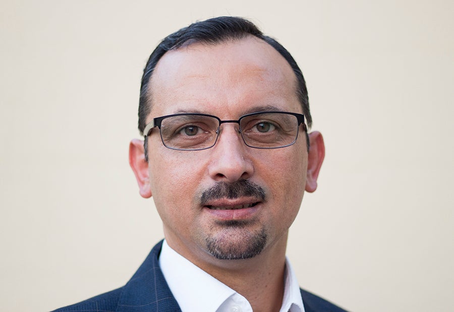 الفصحى والعامية:من ستحتل موقع الأخرى؟ 