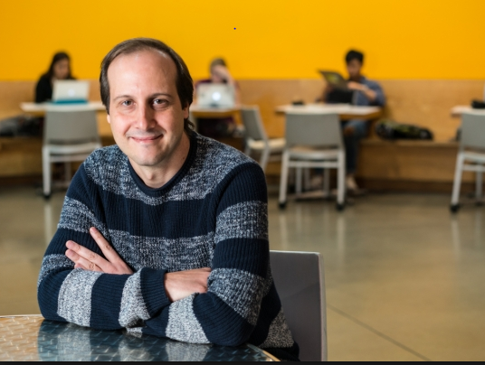 خبير بمختبر علوم الحاسوب والذكاء الاصطناعي في معهد ماساشوستس للتكنولوجيا يناقش التطورات في الرؤية الحاسوبية خلال محاضرة بمعهد قطر لبحوث الحوسبة 