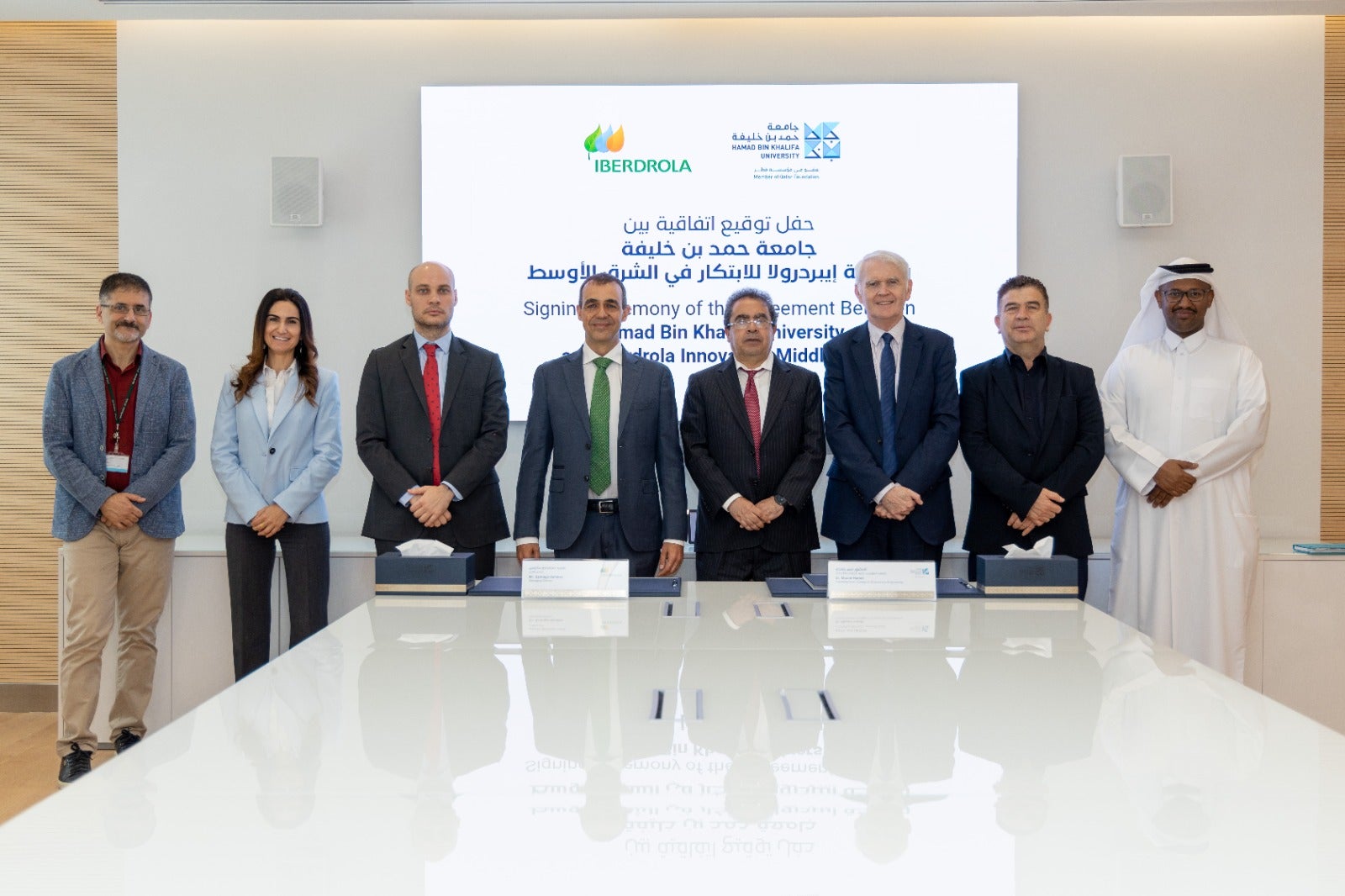 لقطة جماعية في حفل التوقيع