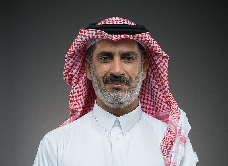 يلقي المحاضرة الشيخ الفلكي سلمان بن جبر آل ثاني، رئيس مركز قطر لعلوم الفضاء والفلك