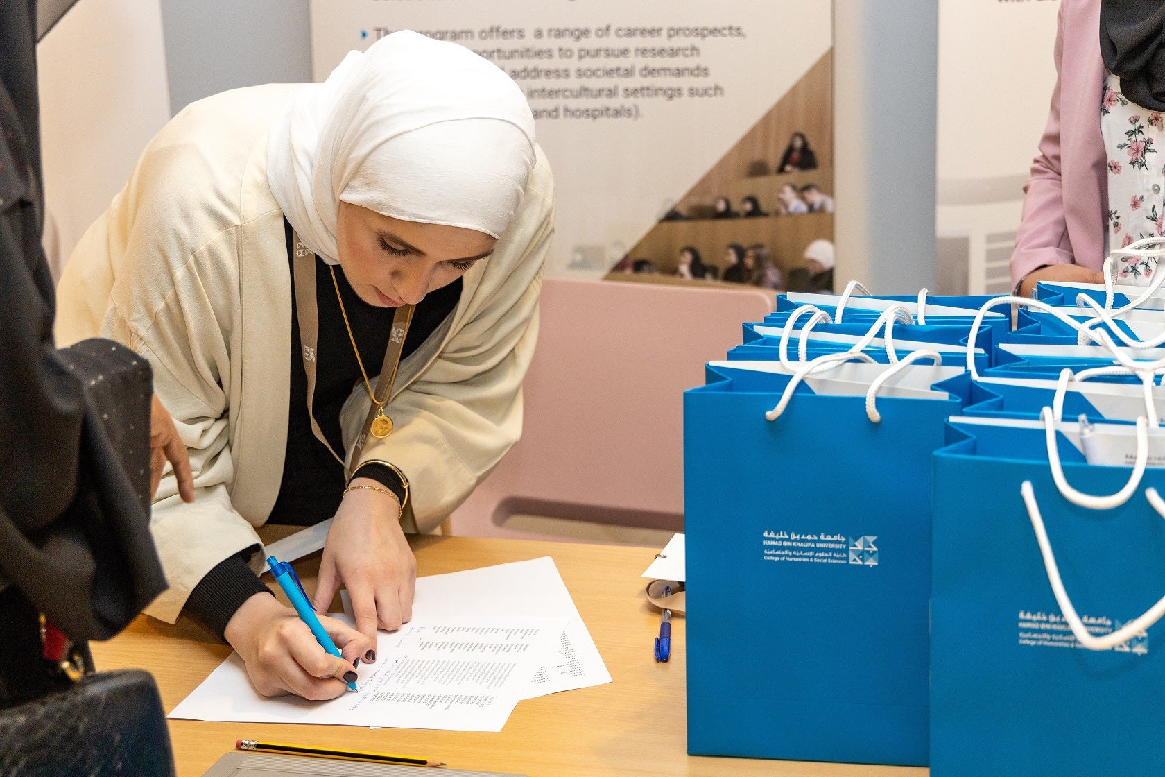 كلية العلوم الإنسانية والاجتماعية بجامعة حمد بن خليفة  تعقد جلسة تعريفية لدفع حملة القبول