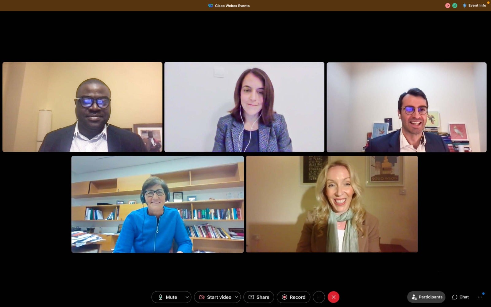 كلية القانون تعقد جلسة مفتوحة للطلاب المحتملين عبر الإنترنت