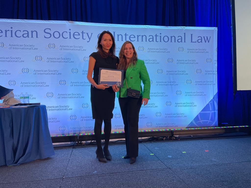 Assistant Professor Dr. Ka Lok Yip receiving the 2023 Francis Lieber Prize (Book) for her book, 'The Use of Force Against Individuals in War Under International Law - A Social Ontological Approach.'