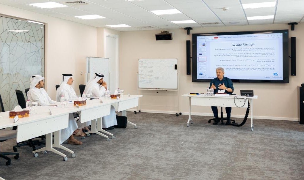 الدكتور سلطان بركات يقدم الجلسة التدريبية 