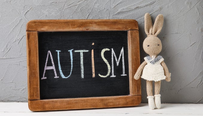 دعم الأطفال من ذوي التوحد أثناء الأوضاع المضطربة