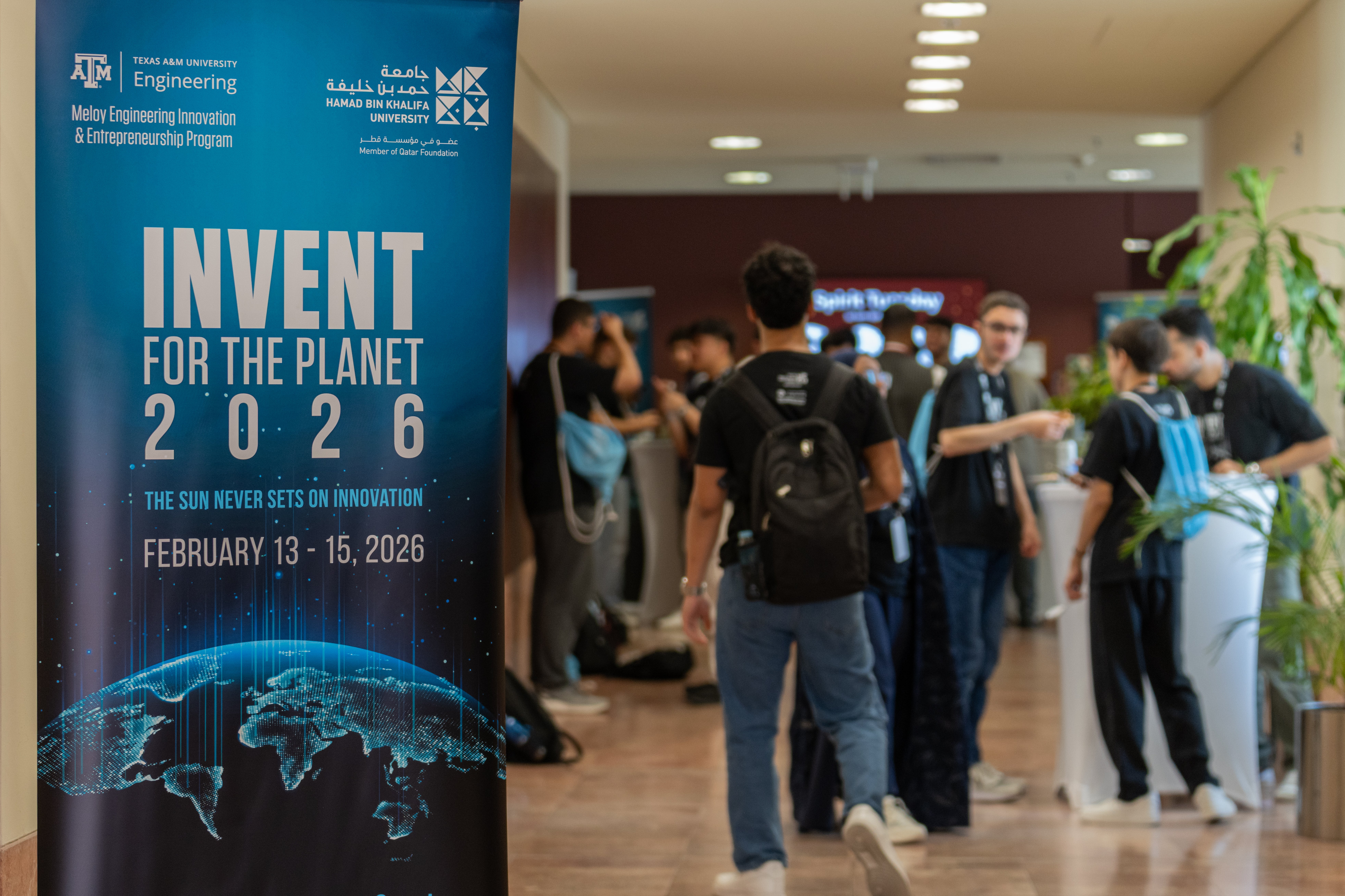 الطلاب أثناء  تجربة تصميم امتدت لمدة 48 ساعة