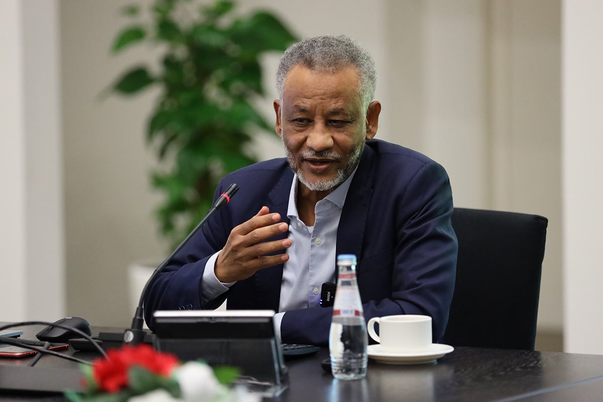 الدكتور ابراهيم زين يسلّط الضوء على عمله في مشروع بجامعة حمد بن خليفة لتوثيق نسخ من المواثيق التي أصدرها الرسول الكريم محمد (صلى الله عليه وسلم) للمجتمعات غير المسلمة. الدكتور ابراهيم زين يسلّط الضوء على عمله في مشروع بجامعة حمد بن خليفة لتوثيق نسخ من المواثيق التي أصدرها الرسول الكريم محمد (صلى الله عليه وسلم) للمجتمعات غير المسلمة.
