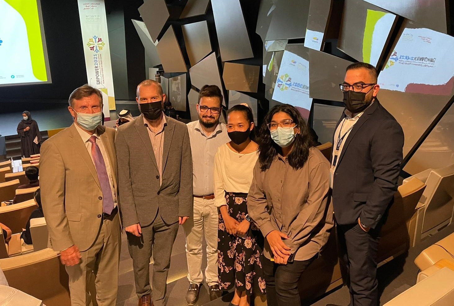 طلاب كلية السياسات العامة يشاركون في افتتاح مؤتمر «إمباور 2021» 