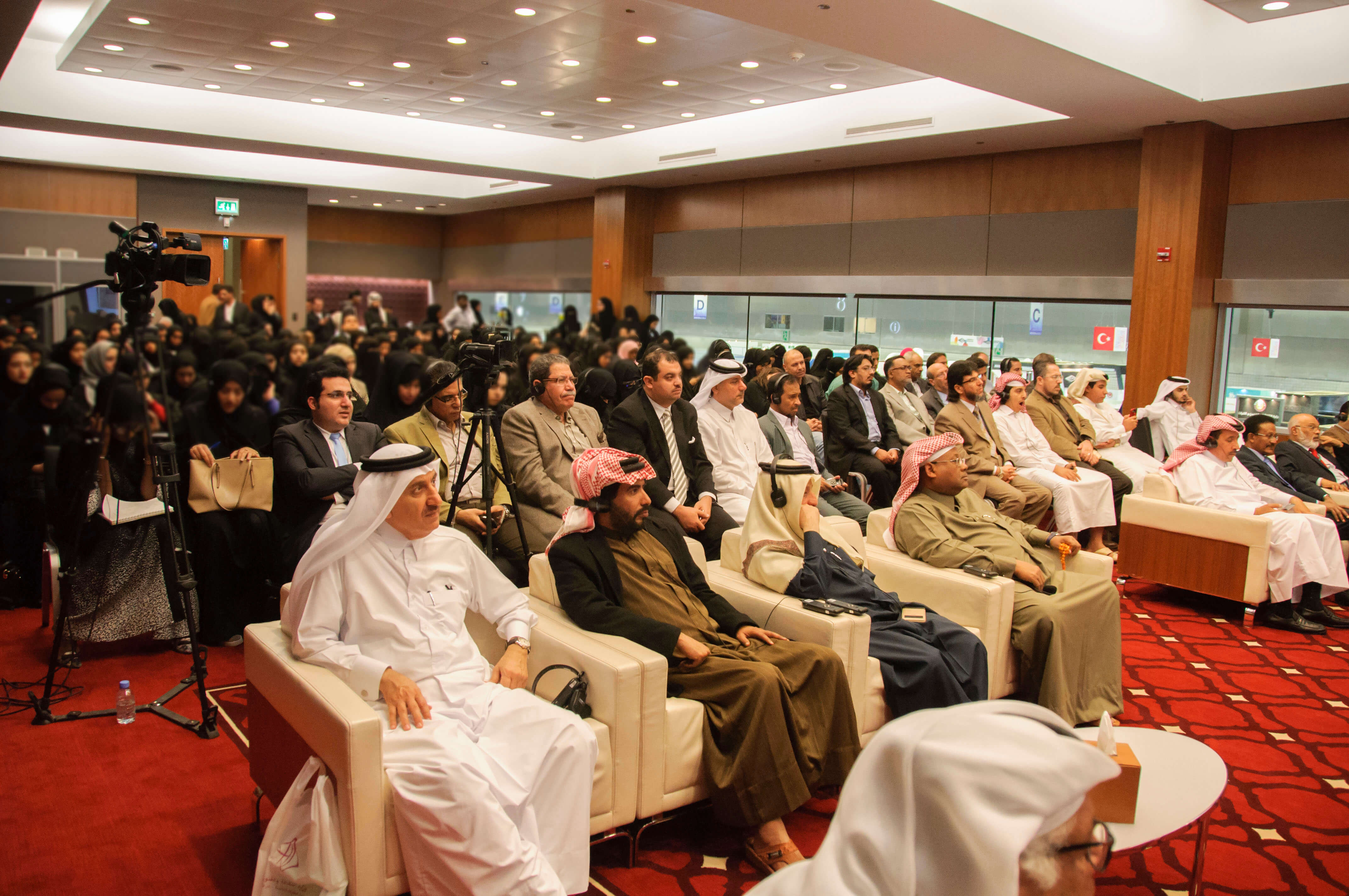 نظّمت كلية الدراسات الإسلامية في قطر ندوة حول "ابن الهيثم" بالتنسيق مع معرض الدوحة الدوليّ للكتاب