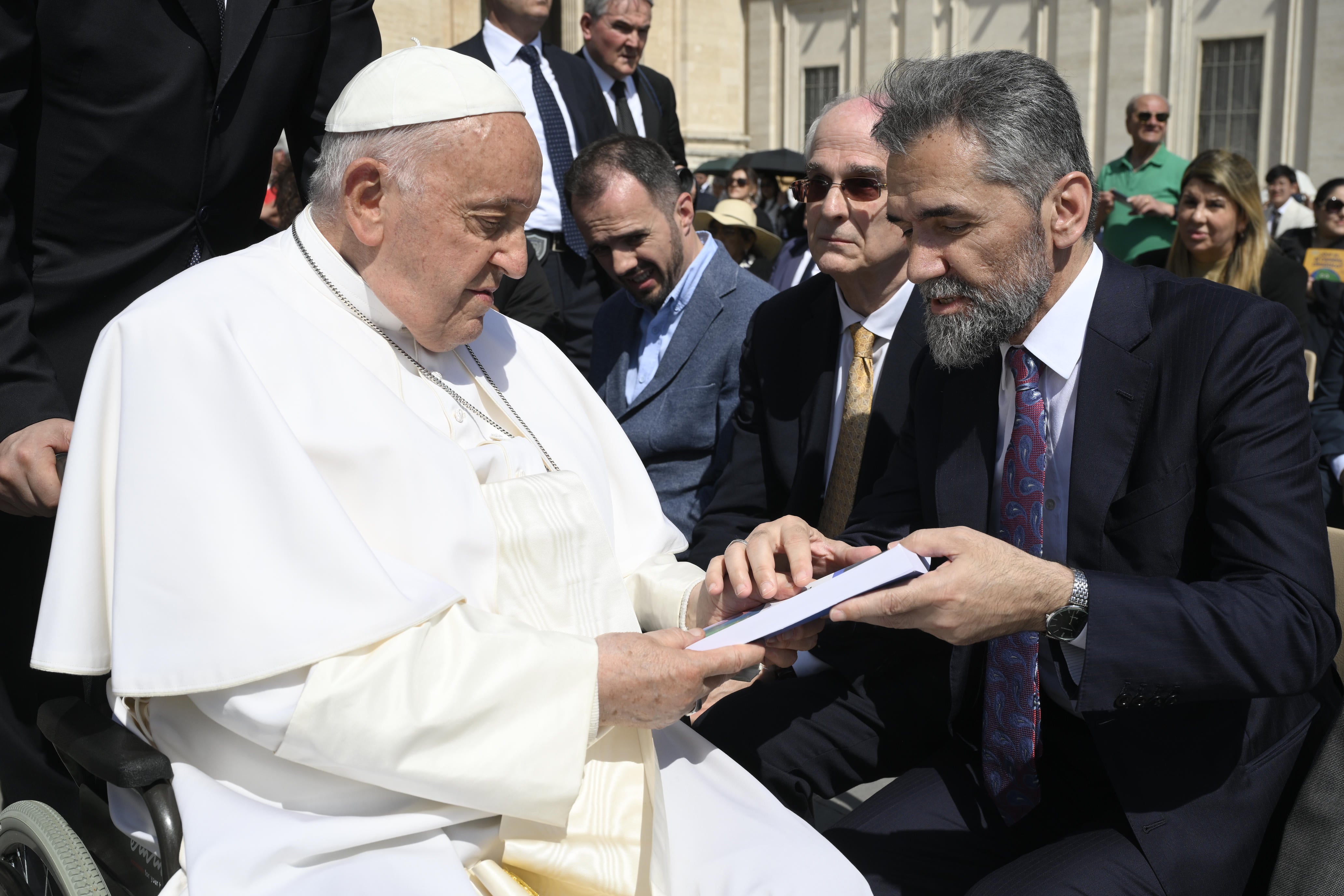 Dr. Recep Şentürk meets Pope Francis. © Vatican Media