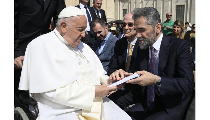 Dean of HBKU’s College of Islamic Studies Meets Pope Francis