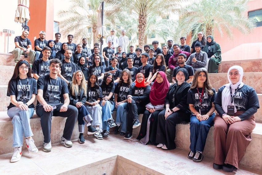 اقترح المتسابقون مشاريع في مجال الشؤون البيئية، وحلول الطاقة، والقضايا الاجتماعية، وتحسين الدول النامية، والمساواة في الموارد