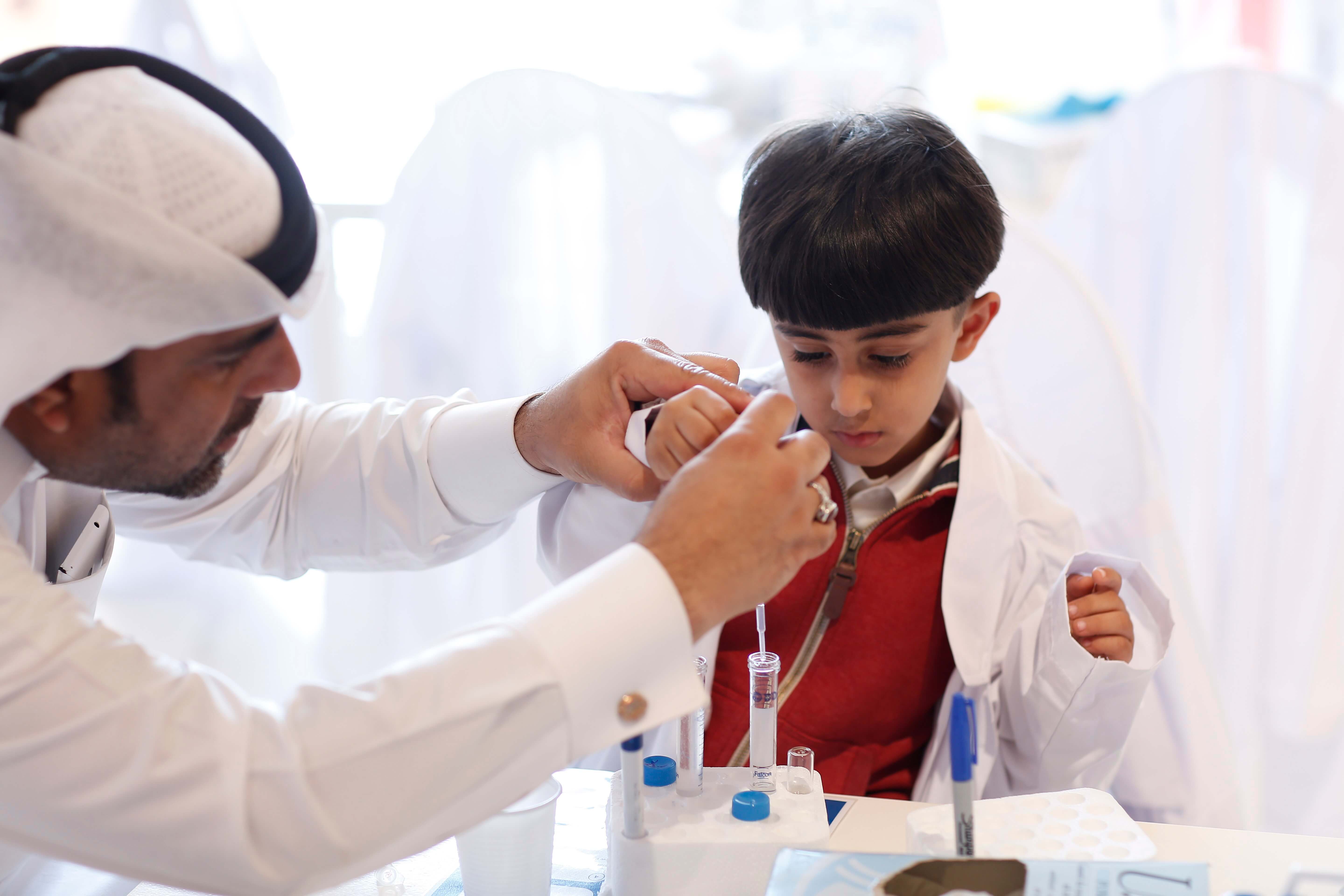 معهد قطر لبحوث الطبّ الحيوي في جامعة حمد بن خليفة يُركّز على التوعية المجتمعيّة