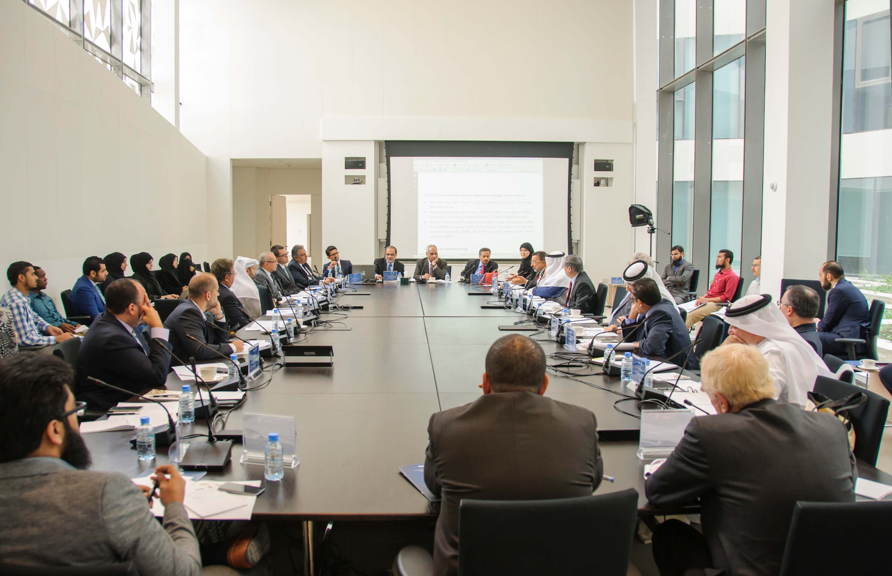Qatar Faculty of Islamic Studies Holds CEO Roundtable on Islamic Finance