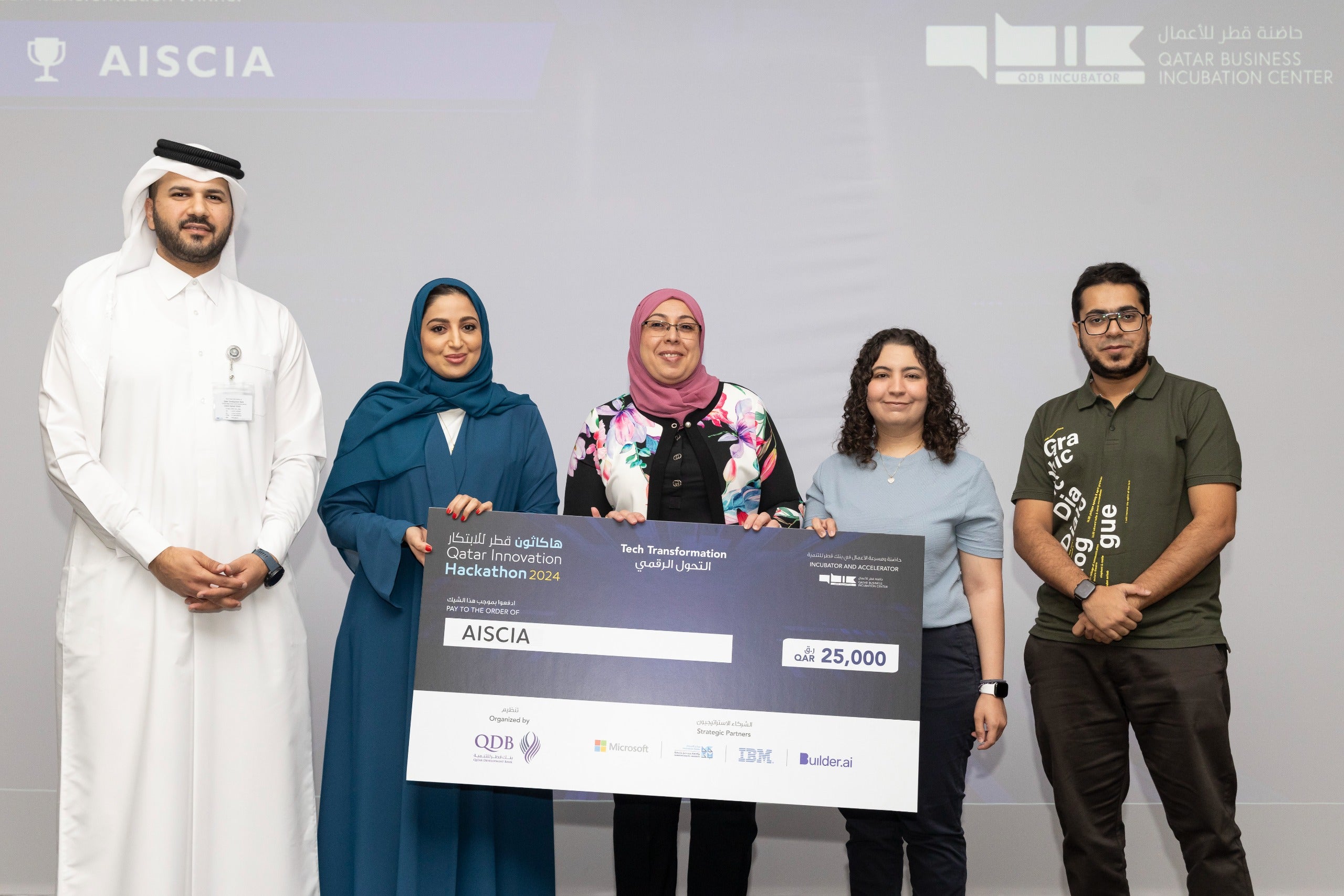 Dr. Fadwa El-Mellouhi receives her award