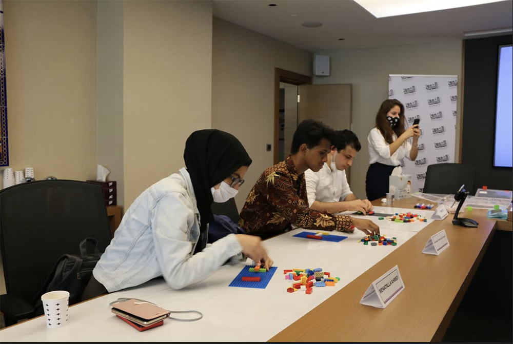 أستاذ بكلية الدراسات الإسلامية يشارك في تقدّيم دورة تدريبية لشباب شبكة الشرق