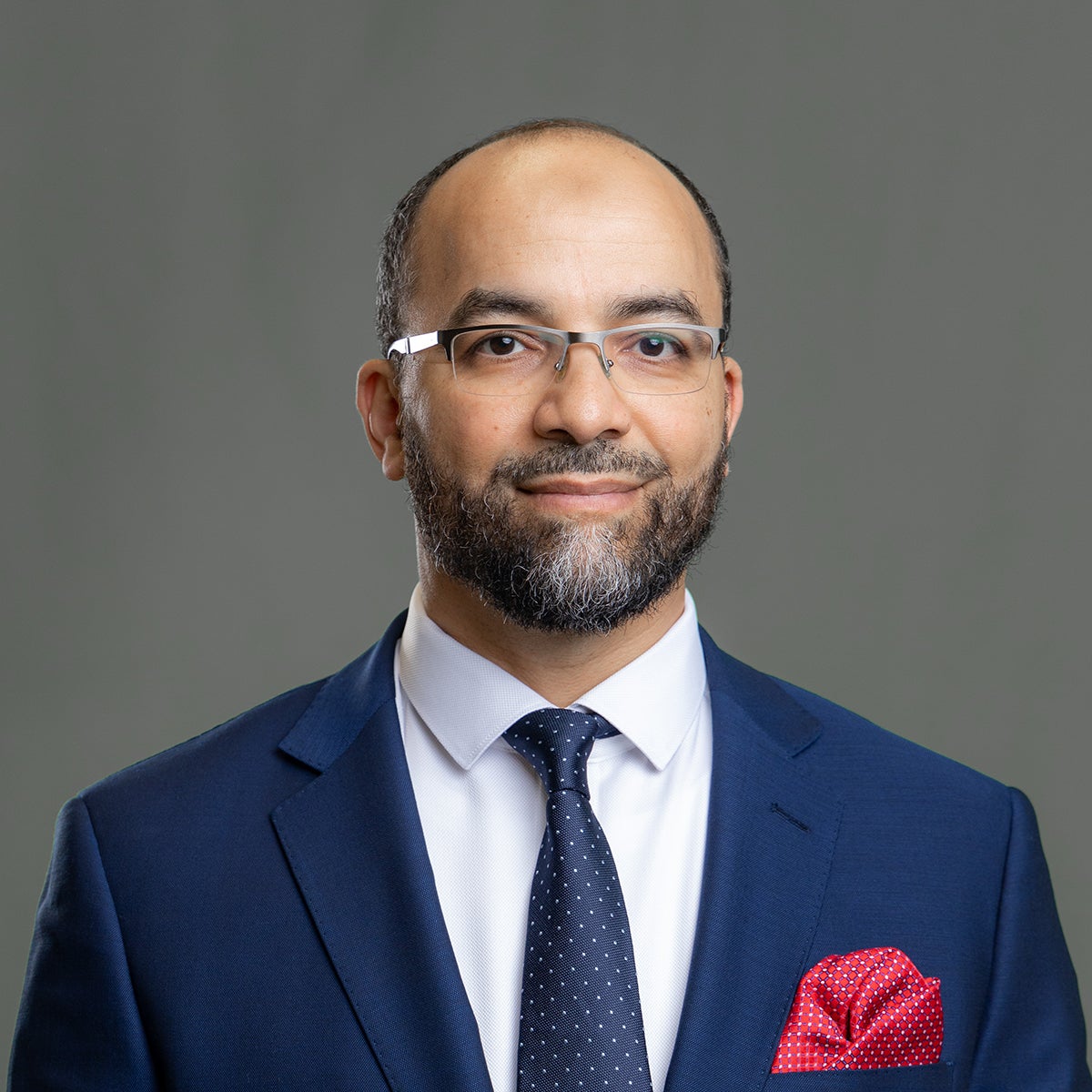 الدكتور علي ايت حساين