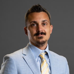 الدكتور براينت لويس سكوت