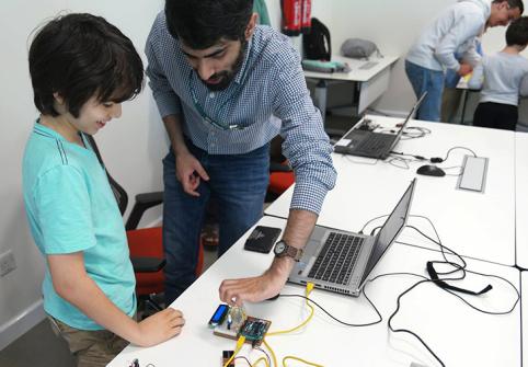  ركن الابتكار بمعهد قطر لبحوث الحوسبة ينظّم فعالية اليوم المفتوح للأطفال