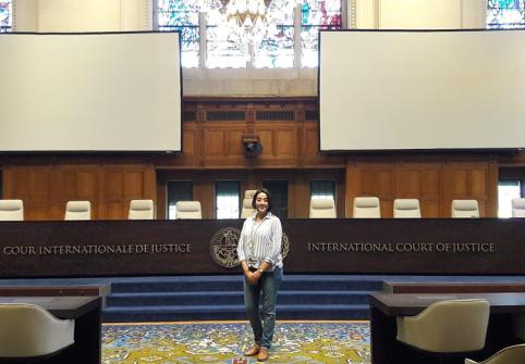 طالبة من جامعة حمد بن خليفة تنضم إلى برنامج التدريب القانوني الصيفي في أكاديمية لاهاي للقانون الدولي