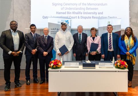 كلية القانون بجامعة حمد بن خليفة ومحكمة قطر الدولية ومركز تسوية المنازعات يوقعان مذكرة التفاهم.