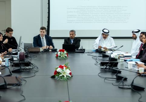 المشاركون في المائدة المستديرة يناقشون كيفية دعم قطر كدولة رائدة عالميًا في إدارة الثروات الإسلامية.