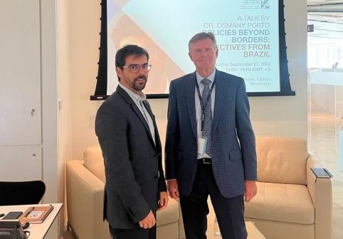 Dr. Leslie Pal, Dean, CPP, attends the public lecture conducted by Dr. Osmany Porto de Oliveira, CPP’s Fall 2023 Eminent Visiting Policy Scholar.