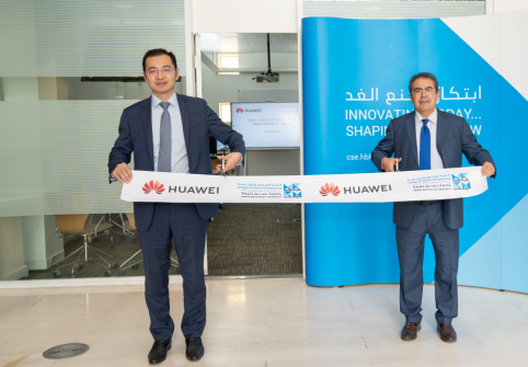 Dr. Mounir Hamdi, Founding Dean of College of Science and Engineering, Mr. Alex Zheng, CEO of Huawei Technologies LLC in Qatar, open the AI ICT Academy Lab