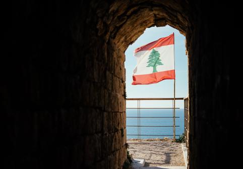 تخلف لبنان عن سداد ديونها العامة: التجربة اليونانية تظهر أن السبب مهم بقدر أهمية العلاج