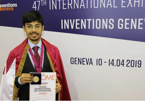 طالب بكلية العلوم والهندسة في جامعة حمد بن خليفة يفوز بالميدالية الذهبية في المعرض الدولي للاختراعات بجنيف