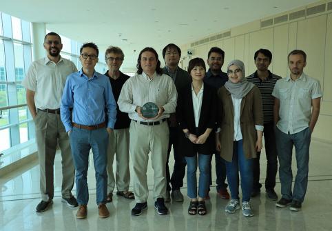 تكريم فريق من معهد قطر لبحوث الحوسبة في مؤتمر تكنولوجي رائد