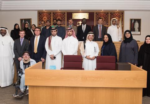 وفدٌ من طلاب جامعة حمد بن خليفة يزور محكمة قطر الدولية ومركز تسوية المنازعات
