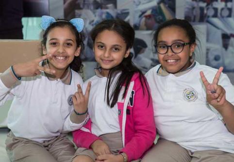 البرنامج التوعوي الطلابي لمعهد قطر لبحوث البيئة والطاقة يُعَرِف طلاب المدارس على الطاقة الصديقة للبيئة