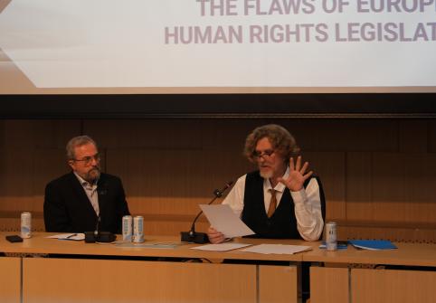 الدكتور إيريك رينغمار يناقش كيف ينبغي للتشريعات الأوروبية الحالية لحقوق الإنسان أن تكون شاملة للمعتقدات الإسلامية.