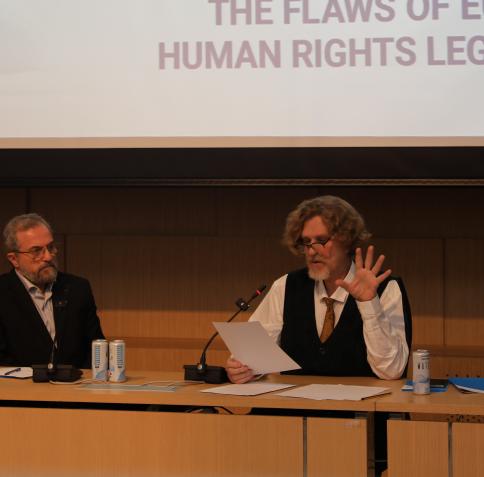 الدكتور إيريك رينغمار يناقش كيف ينبغي للتشريعات الأوروبية الحالية لحقوق الإنسان أن تكون شاملة للمعتقدات الإسلامية.
